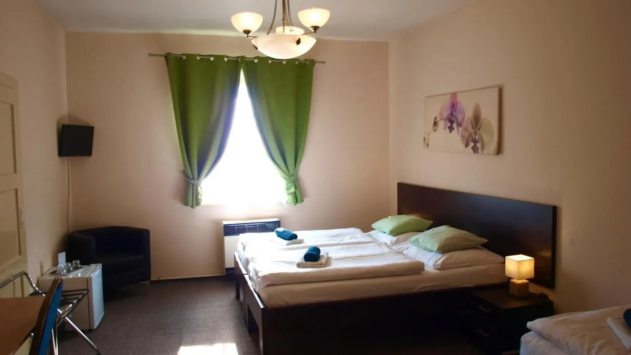 Pension Village Карловы Вары Гостевой дом