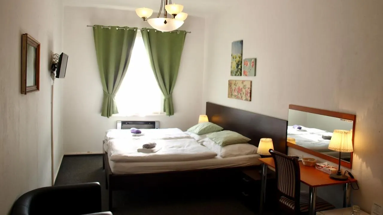 Pension Village Карловы Вары Гостевой дом