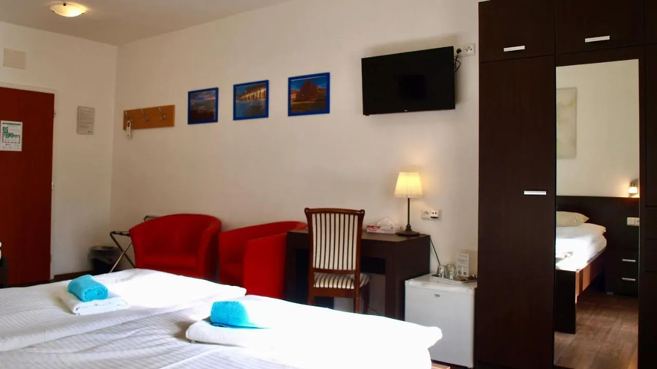 Pension Village Карловы Вары 3*,