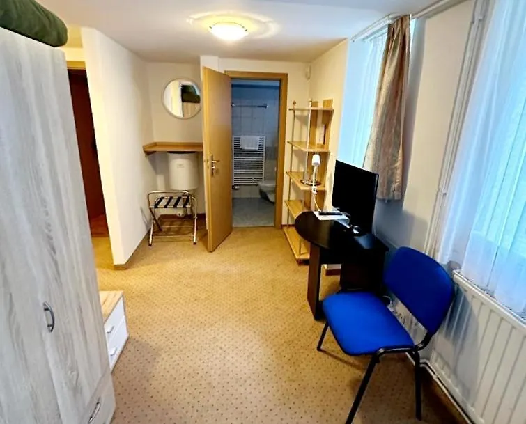 Pension U Golfu Cihelny Karlsbad Gasthof