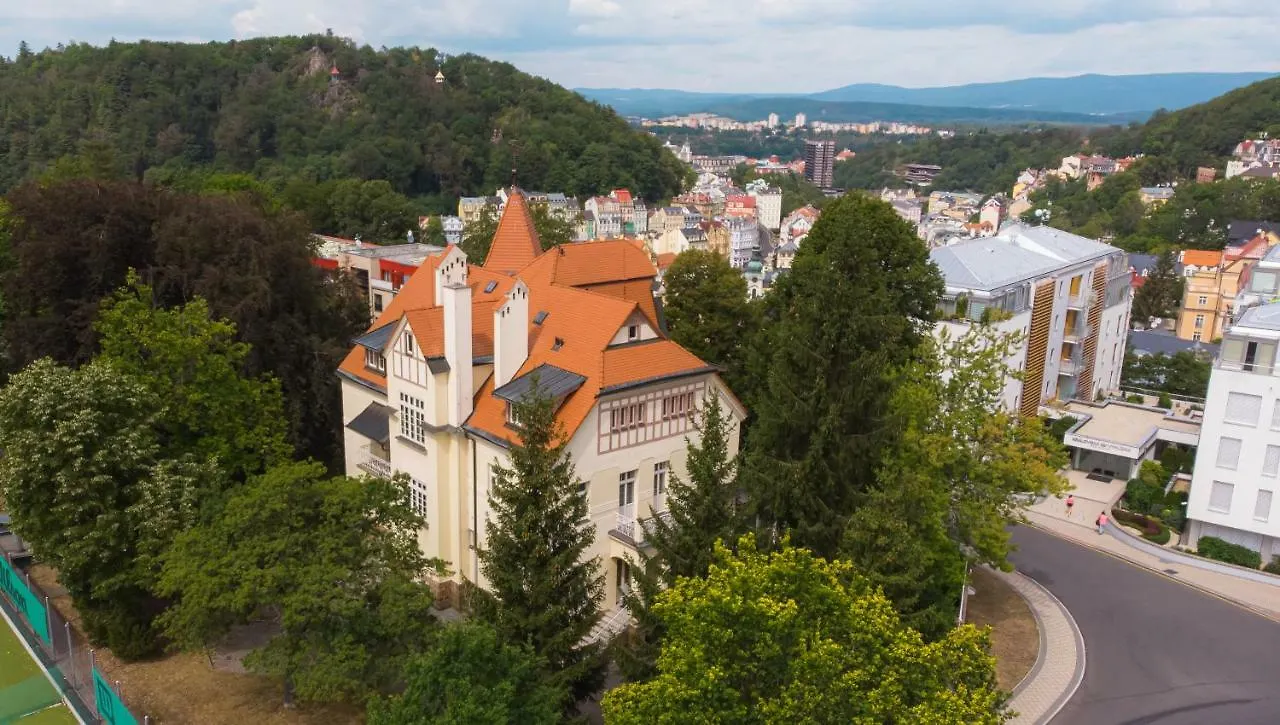 Sport Villa Hofmann - Fitness & Tenis Карловы Вары 3*,