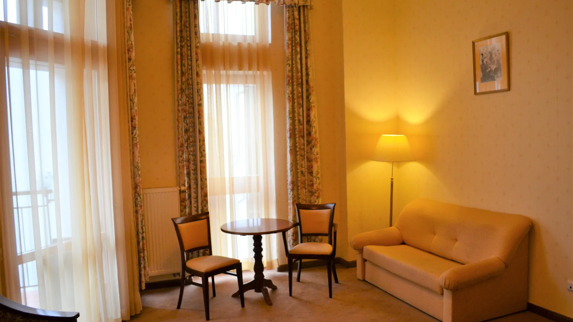 Hotel Petr Karlovy Vary 4*,