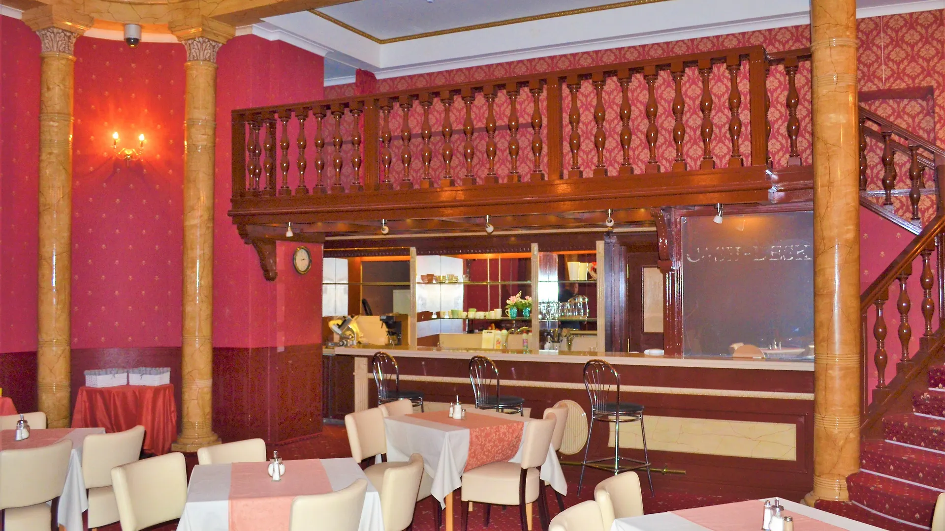 Hotel Petr Karlovy Vary 4*,