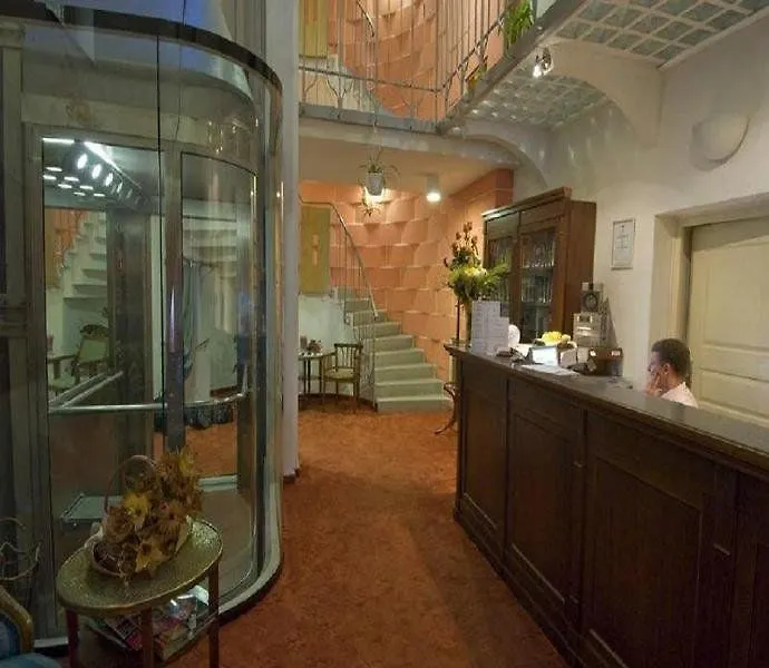 Hotel Petr Карловы Вары 4*,