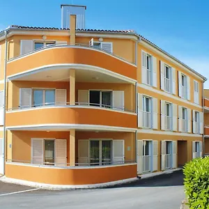 - Istra Apartment Premantura