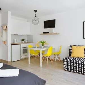 https://flat-zlote-tarasy-street.warsawhotelspoland.com