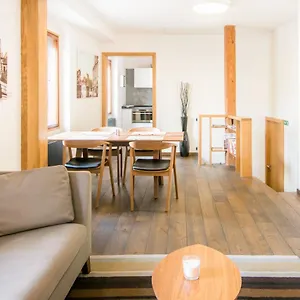 https://modern-apartment-in-a-picturesque-15th-century-building.praguehotelsweb.com