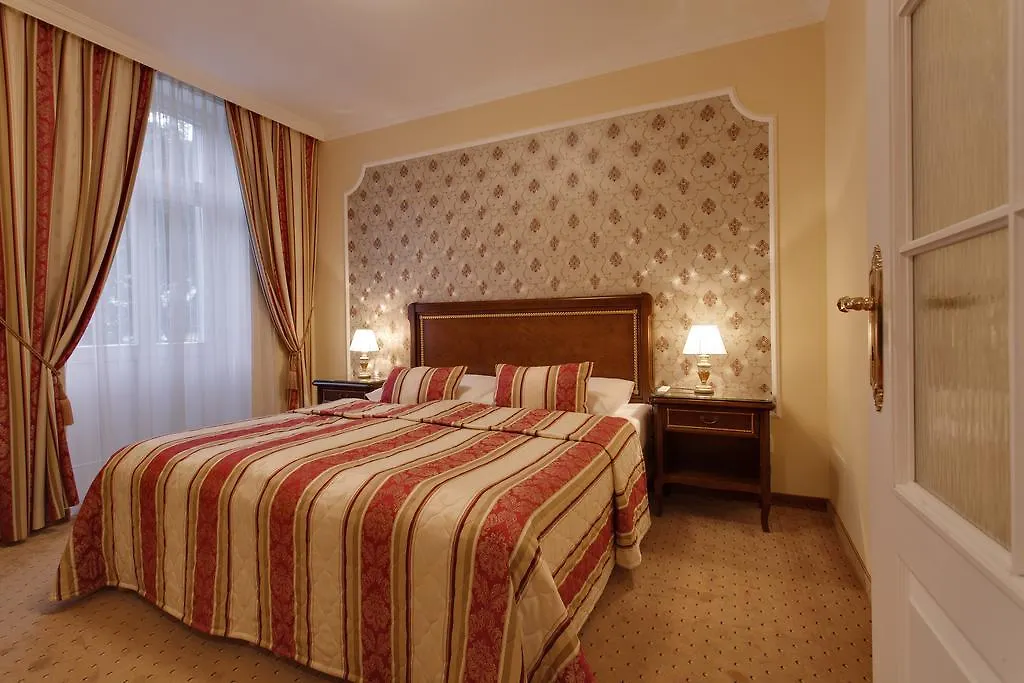 Hotel Saint Petersburg Карловы Вары 3*,
