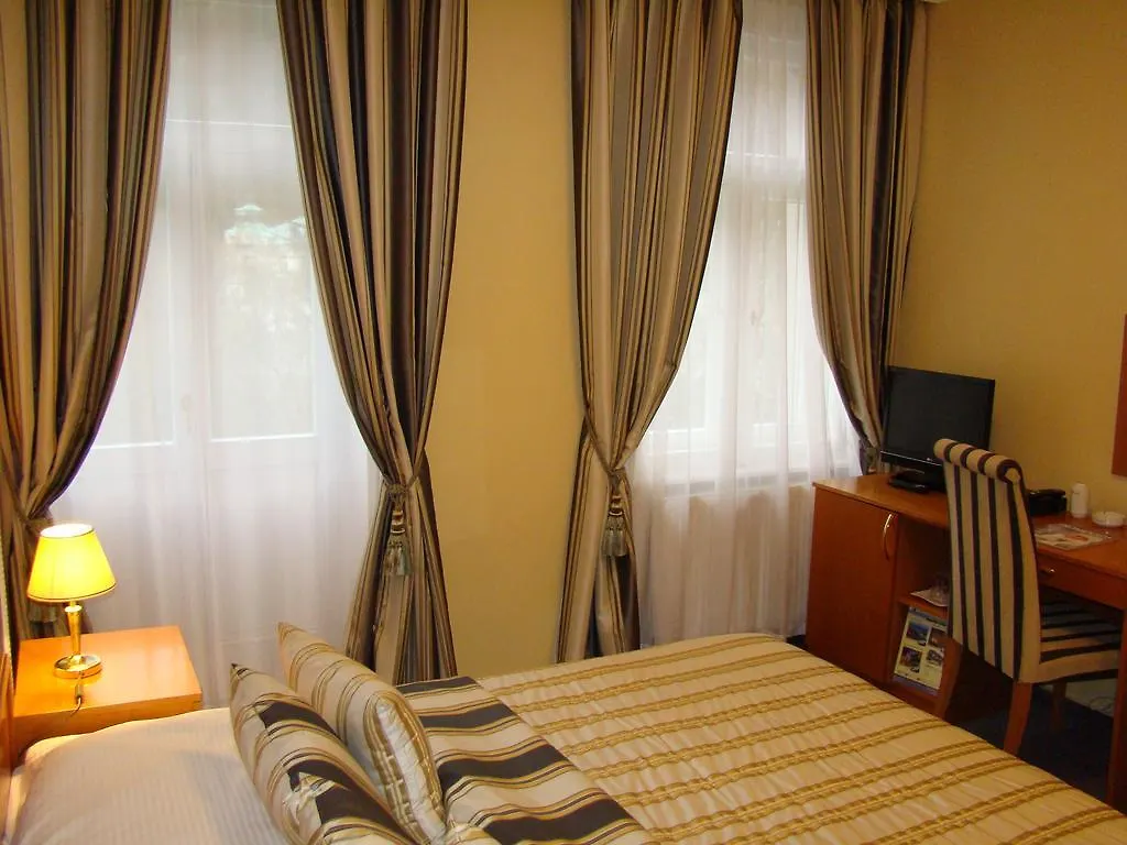 Hotel Saint Petersburg Карловы Вары