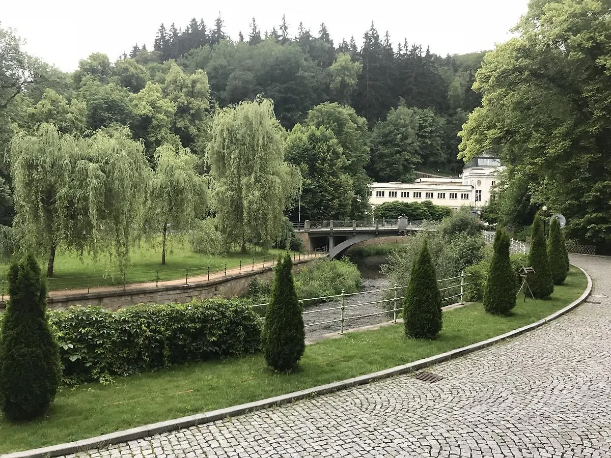 Slunecni Lazne Apartments Karlsbad 3*,