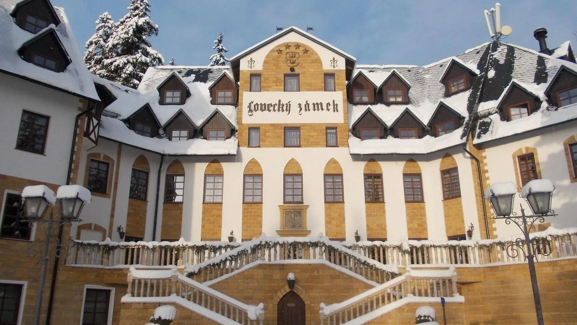 Отель Zamek Luzec Spa & Wellness Resort Карловы Вары