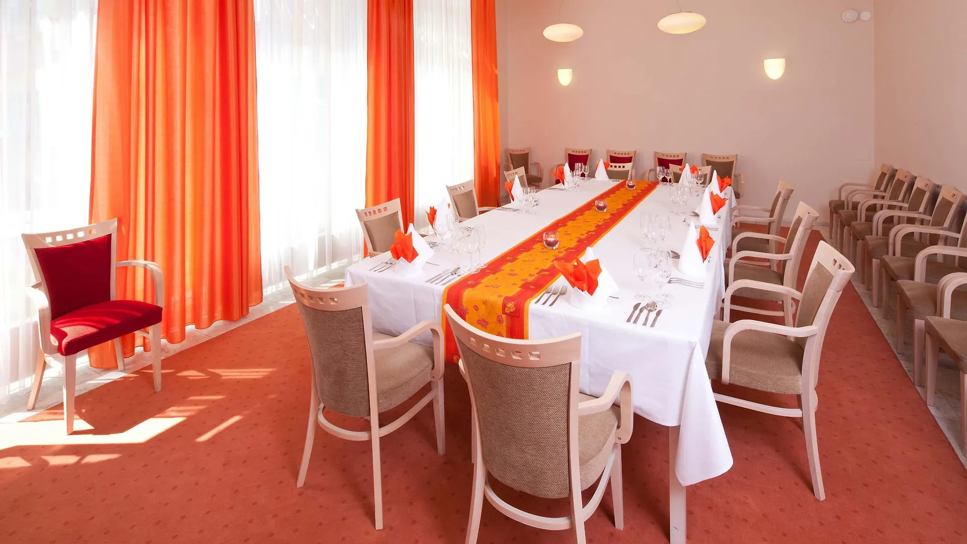 Spa Resort Sanssouci KLV 4*,