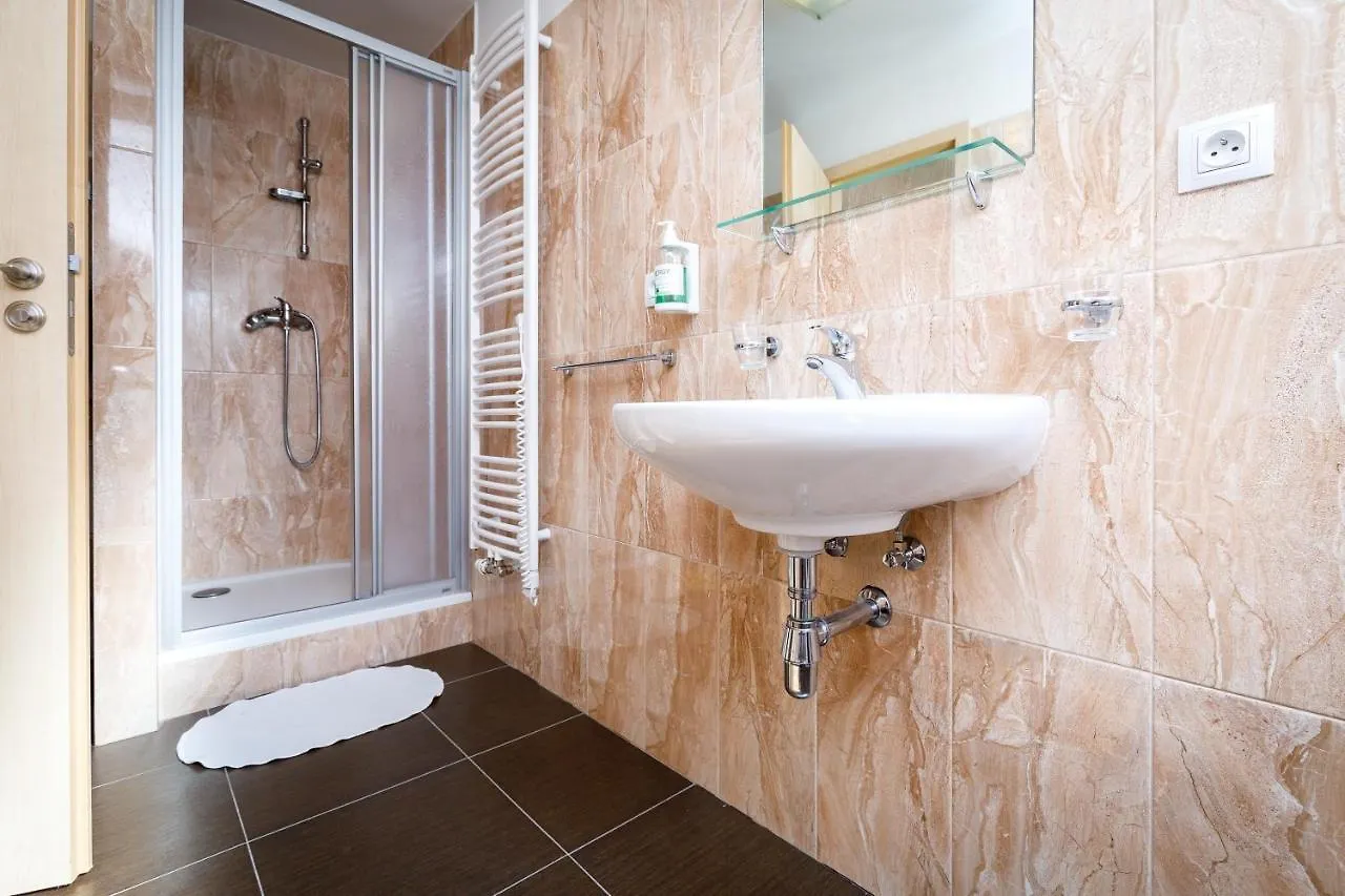 Apartmany U Divadla Karlsbad 4*,  Tschechische Republik