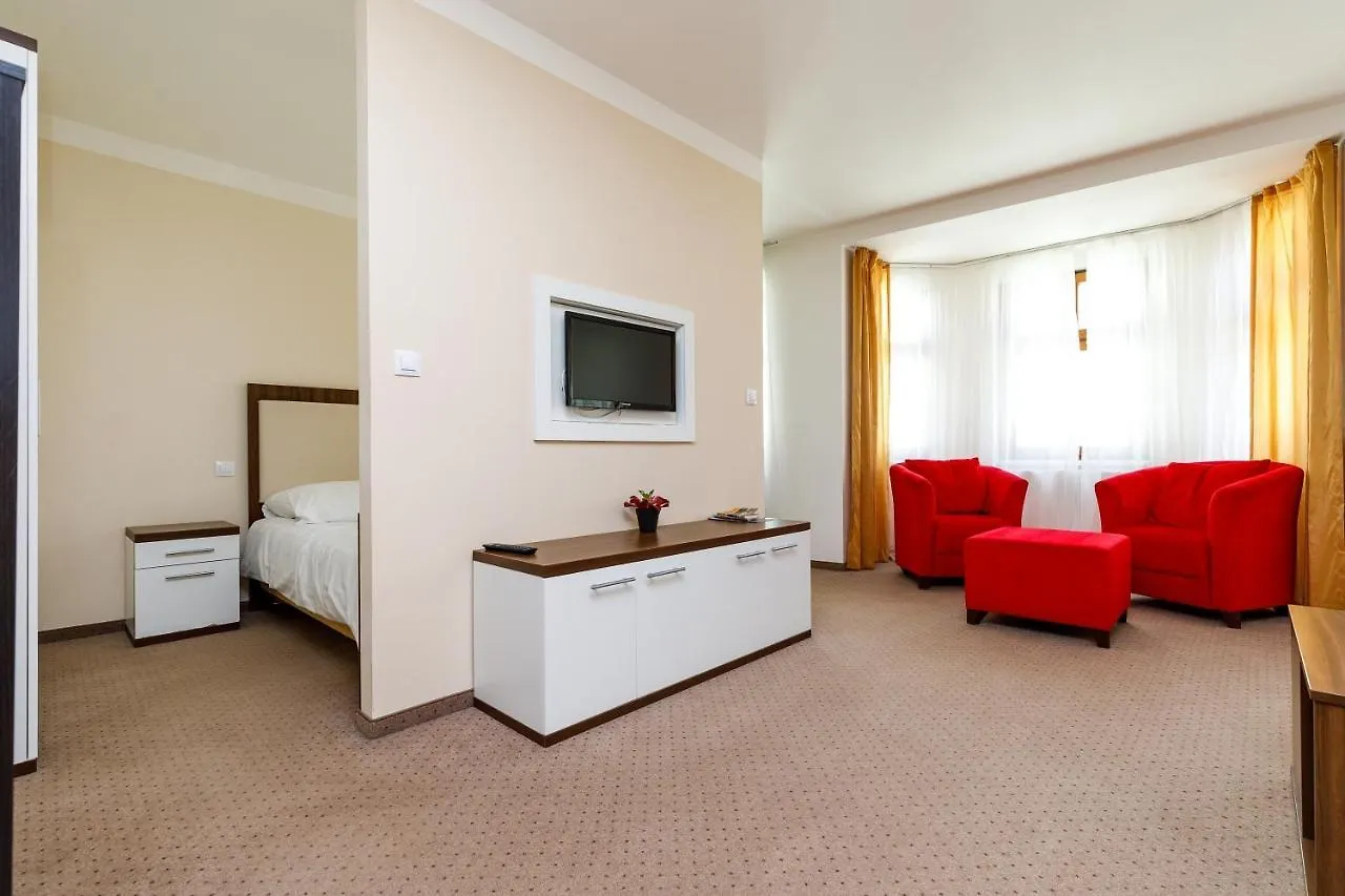 Апарт-отель Apartmany U Divadla Карловы Вары