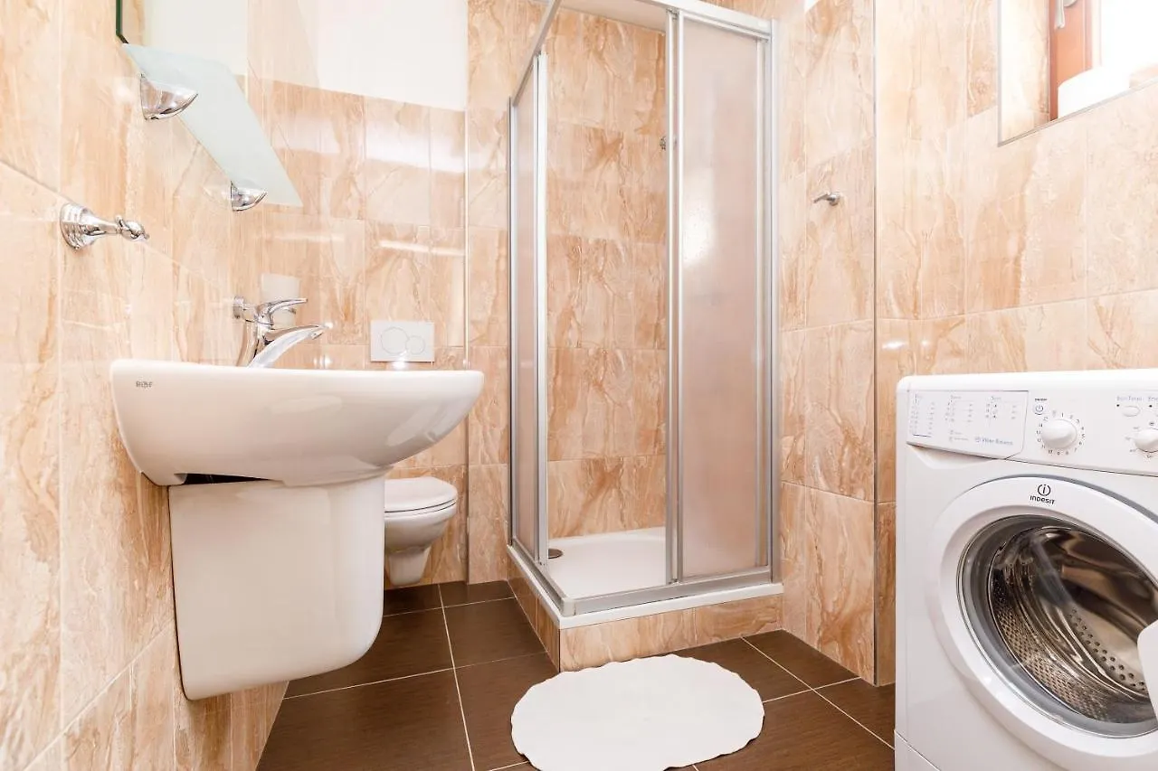 Апарт-отель Apartmany U Divadla Карловы Вары