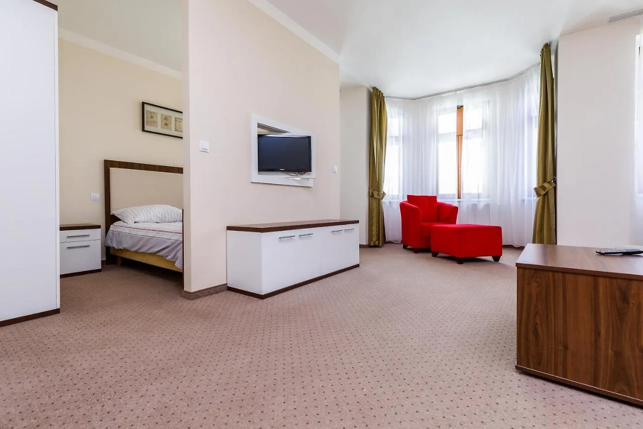 Apartmany U Divadla Карловы Вары 4*,