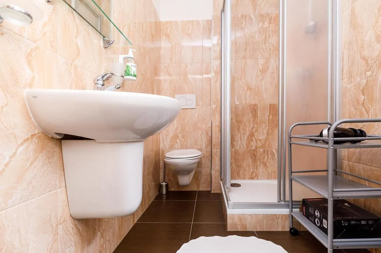 Apartmany U Divadla Карловы Вары
