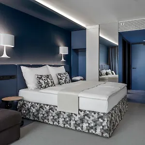 urban-creme.praguehotelsweb.com/