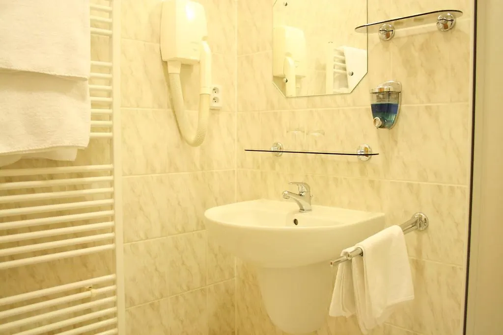 **** Hotel Villa Charlotte Karlowe Wary Czechy